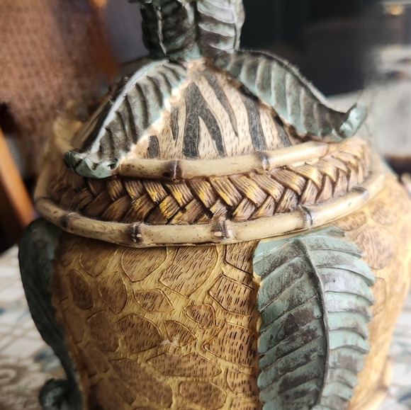 Unique Pineapple Style Box - Picture 2 of 7